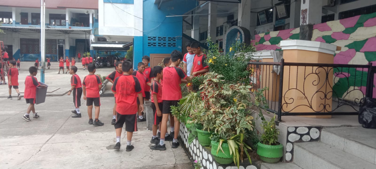 KEGIATAN JUMAT BERSIH